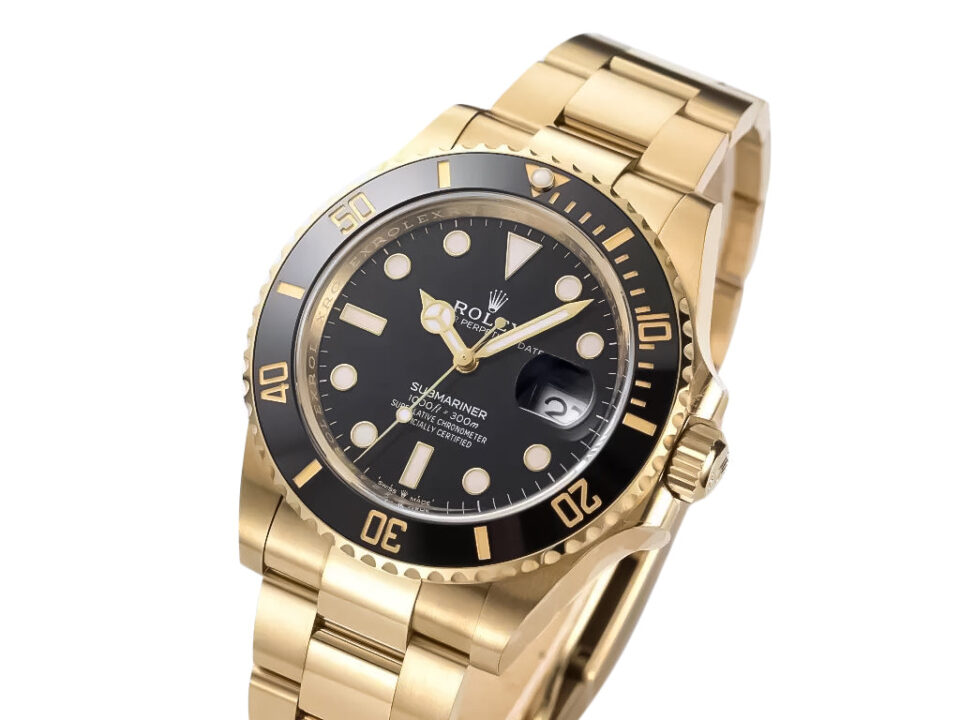 Submariner Date Yellow Gold with Black Dial (40mm) featuring a gold bracelet, black bezel, and date display at 3 o’clock.
