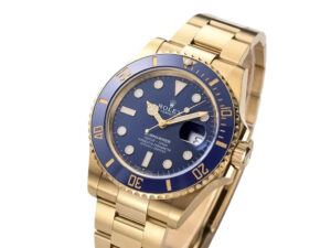 Submariner Date Yellow Gold with Blue Dial (40mm), featuring a unidirectional bezel, luminescent markers, and date display.