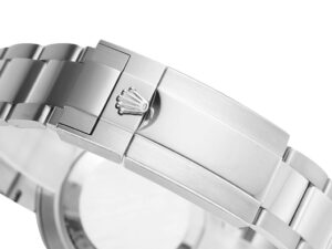 Close-up of the stainless steel clasp on the GMT-Master II (40mm) watch, featuring a polished finish and engraved emblem.