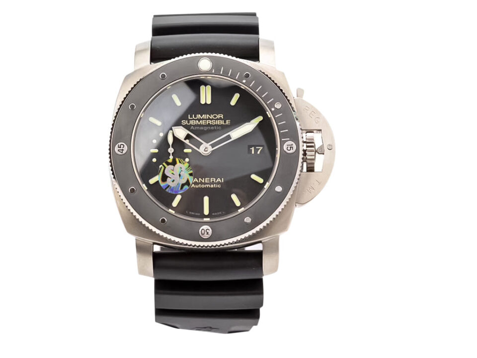 Luminor Submersible 1950 Amagnetic 3 Days Automatic Titanio with black dial, luminous markers, and black strap.