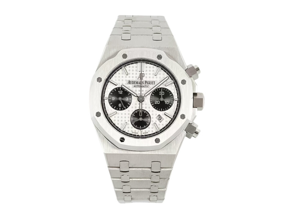 Royal Oak Chronograph Stainless Steel watch with a 41mm case, silver dial, black subdials on a stainless steel bracelet.