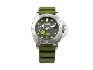 Luminor Submersible 42 Verde Militare watch with brushed stainless steel case, green dial, and matching rubber strap.