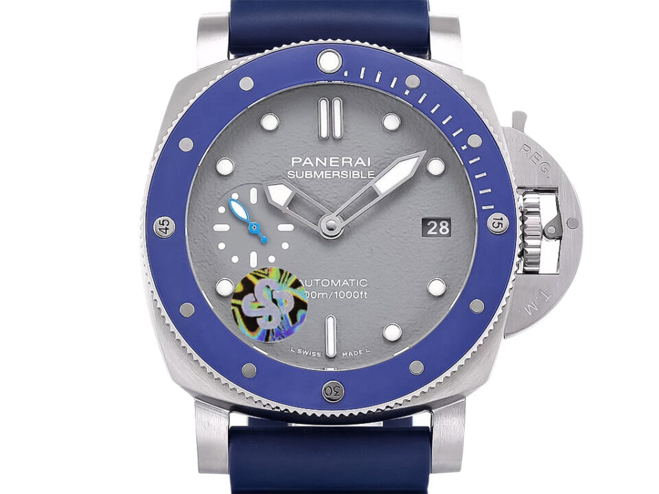 Luminor Submersible 42 Acciaio watch with stainless steel case, shark-grey dial, blue bezel, and date display.