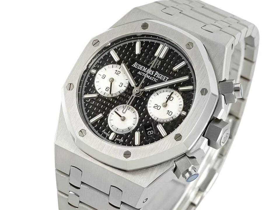 Royal Oak Chronograph 41mm in stainless steel featuring a black dial with silver subdials and a signature bracelet design.