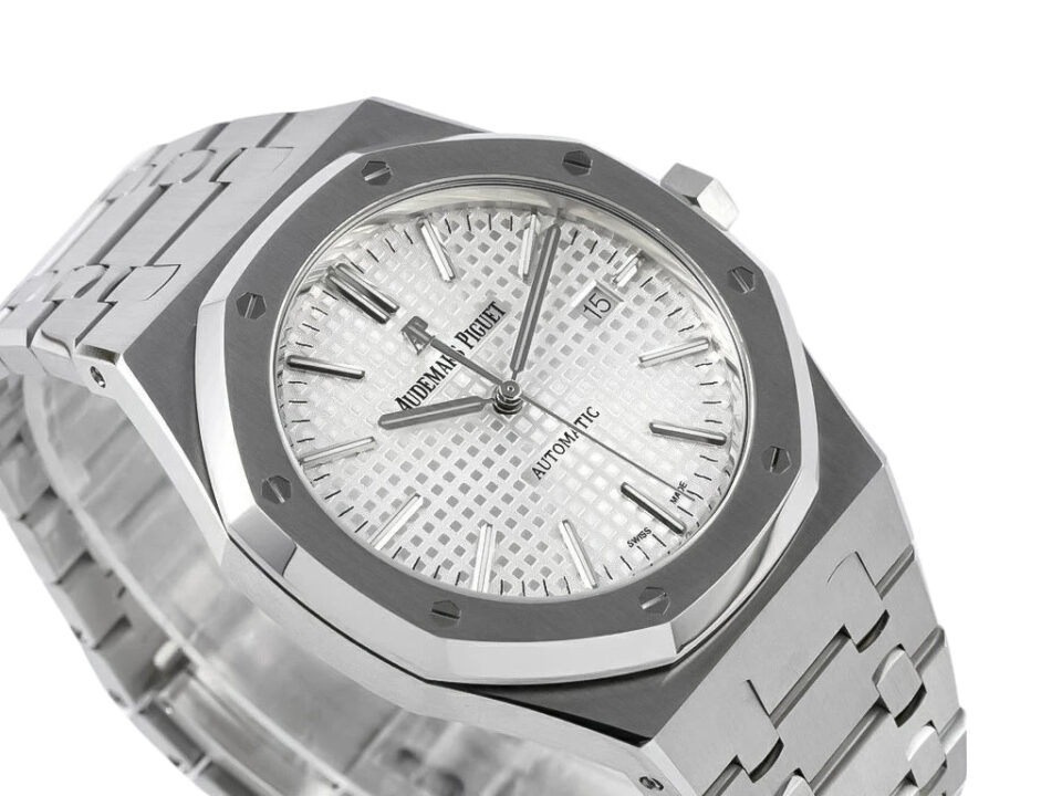Royal Oak Stainless Steel watch with silver dial, 41mm case size, and matching stainless steel bracelet. Model: 15400.