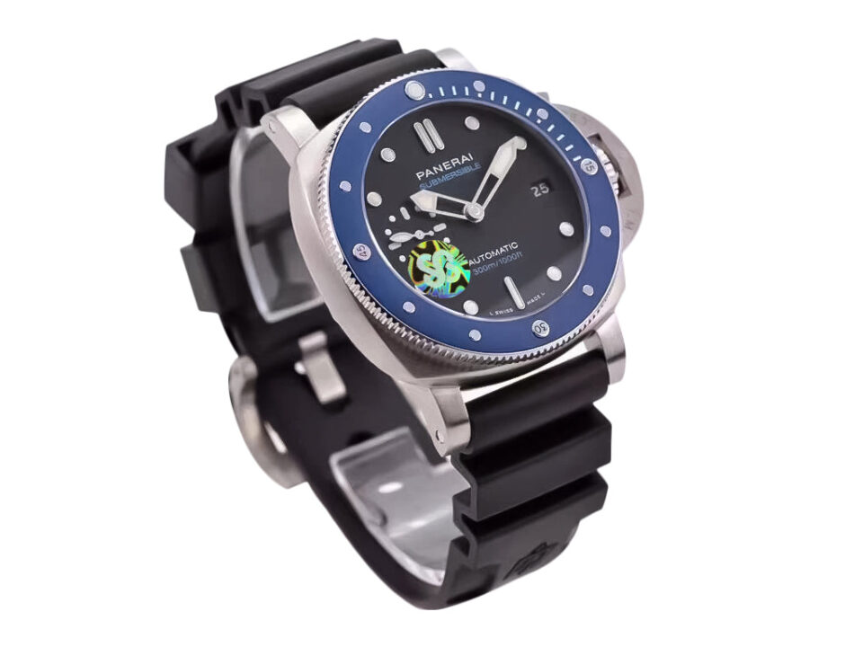 Luminor Submersible 42 3 Days Automatic ‘Azzurro’ watch with stainless steel case, blue ceramic bezel, black rubber strap.