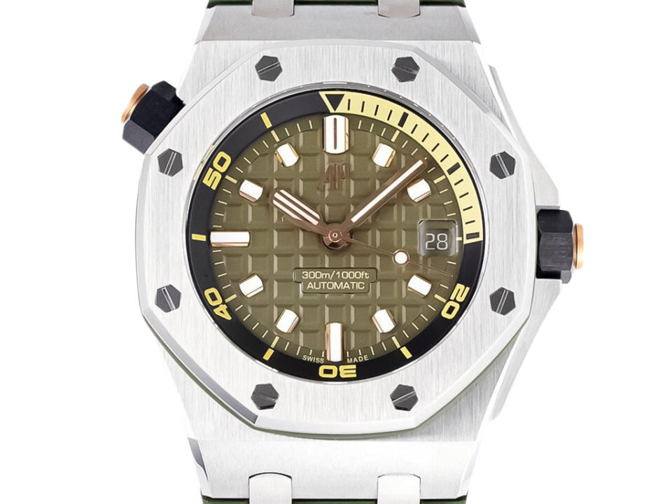 Royal Oak ‘Offshore Diver’ Stainless Steel with Green Dial (42mm), featuring a bold design and luminous markers.