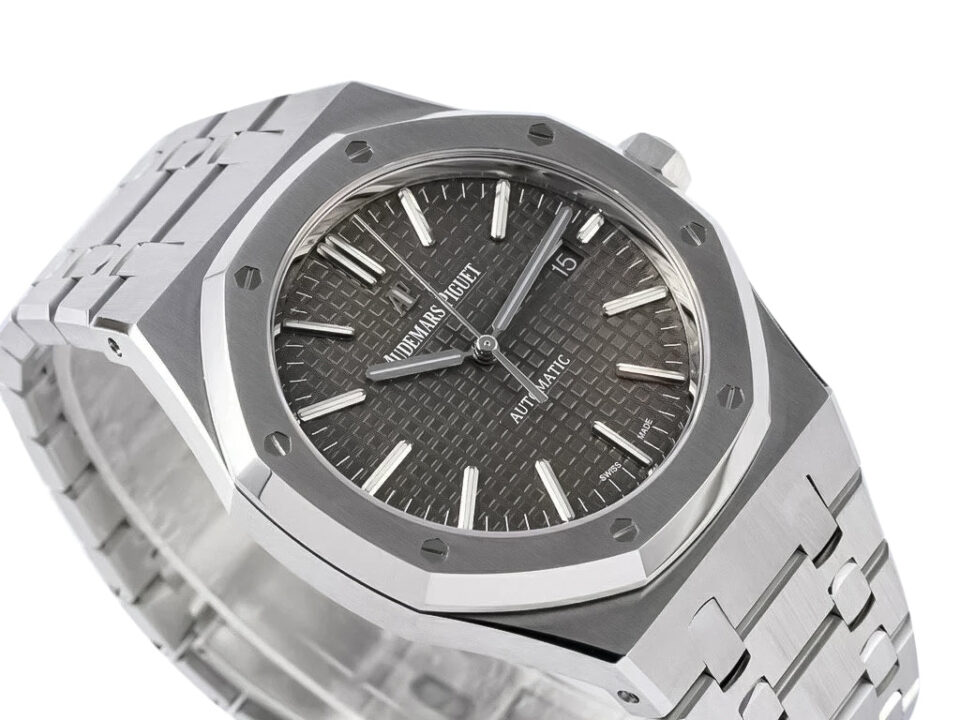 Royal Oak Stainless Steel watch with grey patterned dial, 41mm case size, sleek design, visible date display at 3 o’clock.