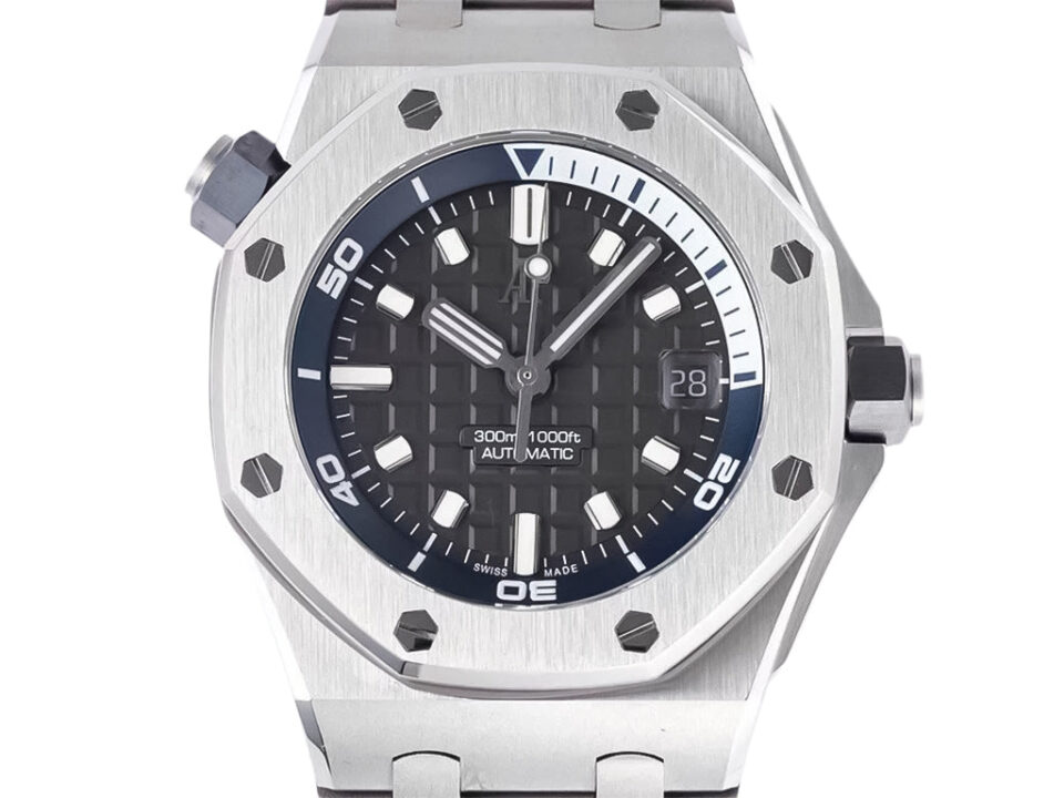 Royal Oak Offshore Diver 42mm, stainless steel case, grey dial with luminescent markers, and blue rotating inner bezel.
