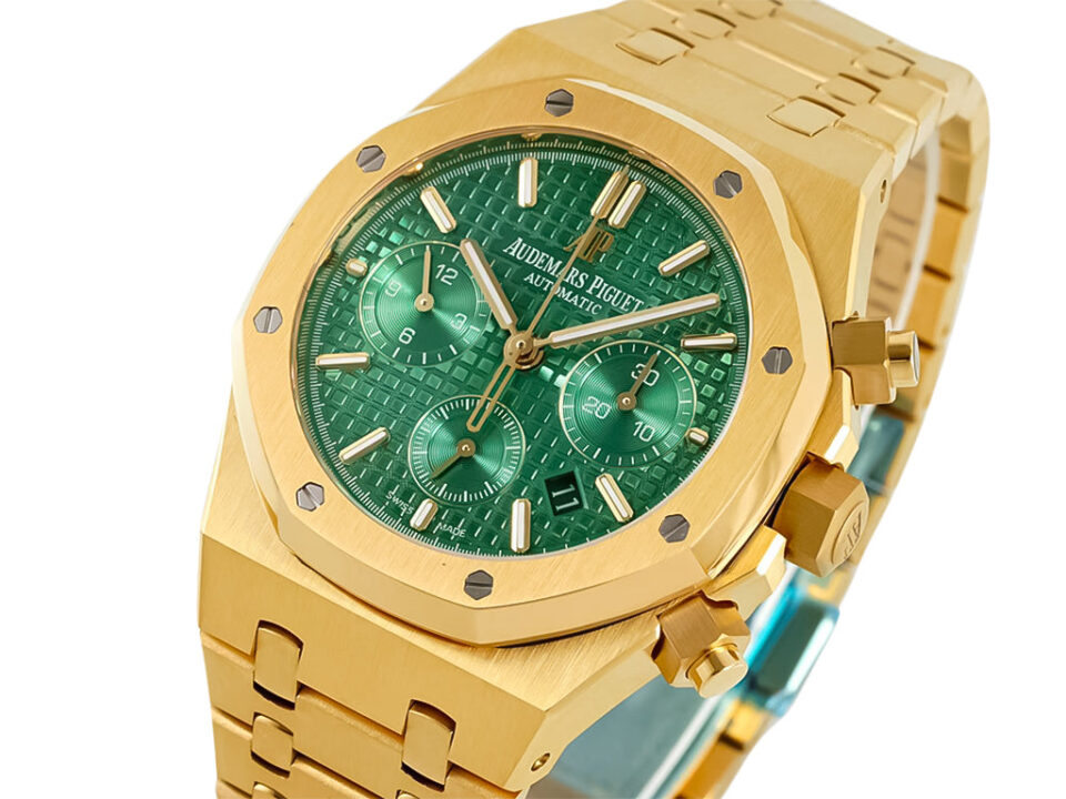 Royal Oak Chronograph 41mm in yellow gold with a striking green dial, featuring three sub-dials and a matching gold bracelet.