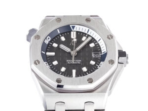 Royal Oak ‘Offshore Diver’ 42mm stainless steel watch with grey dial, blue accents, and octagonal bezel.