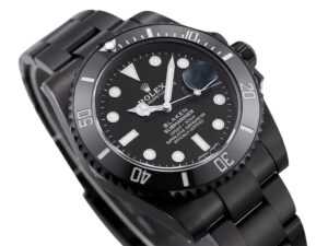 Submariner Date Stainless Steel (Blaken) with Black Dial 40mm, featuring luminous markers and unidirectional bezel.