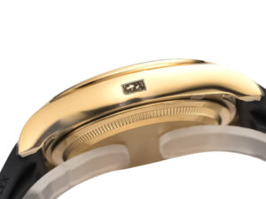 Side view of the Cosmograph Daytona Yellow Gold Oysterflex with Champagne Dial (2023), showcasing its gold case and strap.