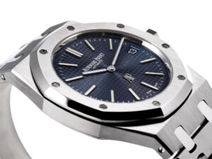 Royal Oak ‘Jumbo Extra-Thin’ Stainless Steel watch with blue dial, 39mm case size, featuring a sleek design and date display.