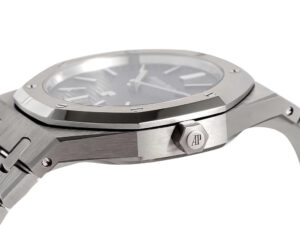 Side view of the Royal Oak ‘Jumbo Extra-Thin’ Stainless Steel ’50th Anniversary’ watch with blue dial and AP logo on crown.