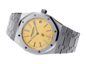Royal Oak 'Jumbo Extra-Thin' watch in stainless steel with a 39mm case and pink gold dial, showcasing an elegant design.