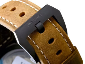Close-up of the brown leather strap with white stitching and black buckle of the Luminor 1950 Marina 3 Days Automatic (44mm).