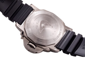 Back view of Luminor Submersible 1950 3 Days GMT Automatic Titanio ‘Pole 2 Pole’ watch with titanium case and rubber strap.