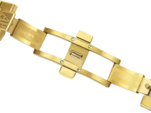 Close-up of the clasp mechanism on the Royal Oak ‘Perpetual Calendar’ Yellow Gold bracelet with intricate detailing.