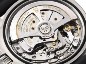 Close-up view of the mechanism inside the Cosmograph Daytona Stainless Steel Oysterflex with Grey Sunburst Dial (2023).