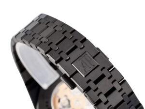 Close-up of the black ceramic bracelet with polished links and AP logo clasp on the Royal Oak ‘Perpetual Calendar’ (41mm).