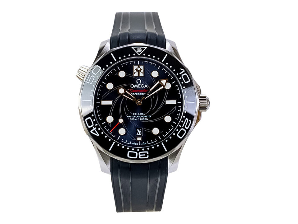 Seamaster Diver 300 ‘James Bond’ watch on rubber strap (42mm), featuring a black dial with iconic 007 detailing.