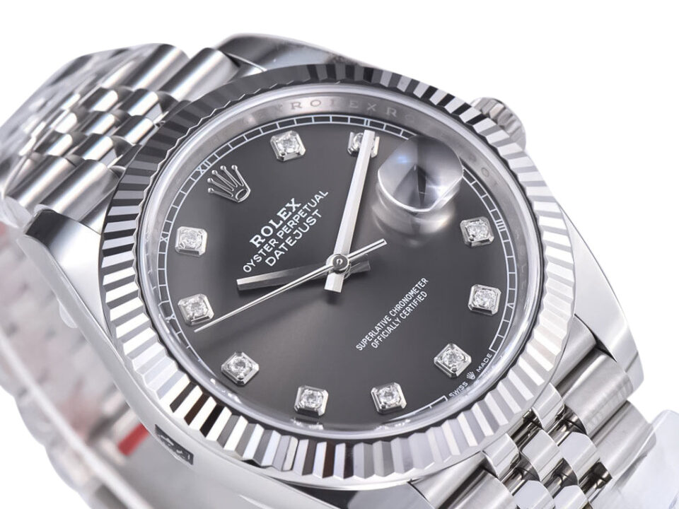 Datejust 41 Stainless Steel on Jubilee with Diamond Rhodium Dial and Fluted Bezel, featuring elegant craftsmanship.