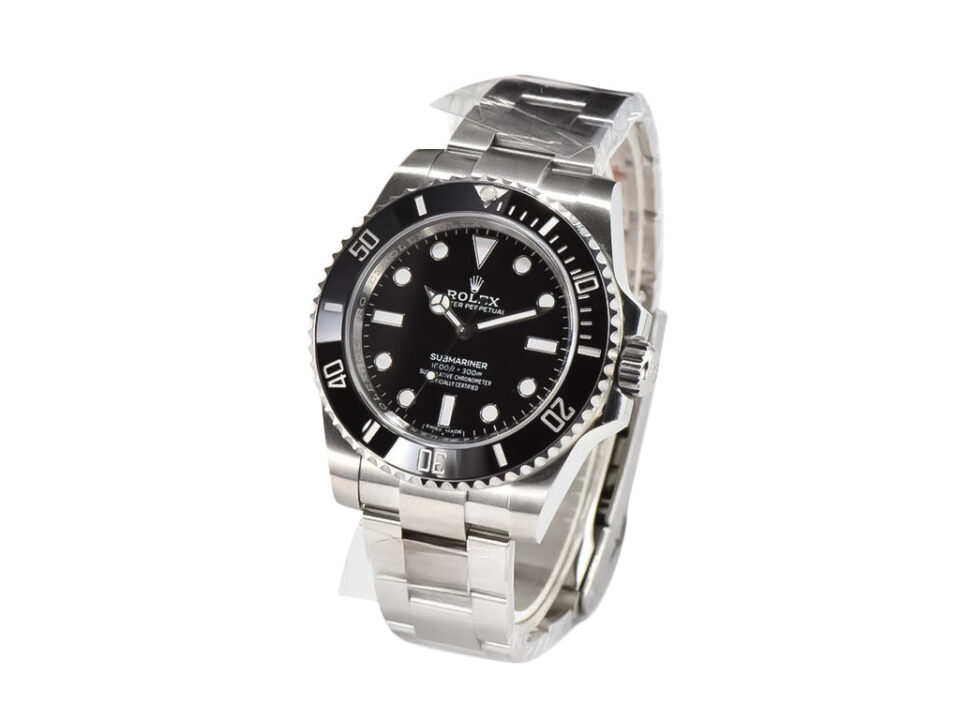 Submariner (No Date) Stainless Steel Watch with Black Dial (40mm), a classic design and robust stainless steel bracelet.