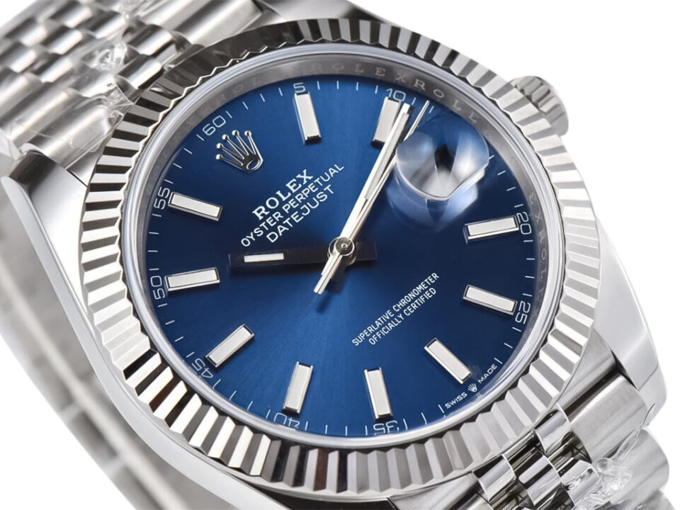 Datejust 41 Stainless Steel on Jubilee bracelet, blue dial with fluted bezel, featuring date display and luminescent markers.