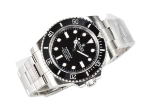 Submariner (No Date) Stainless Steel watch with black dial, 40mm case size, a unidirectional bezel and luminous markers.