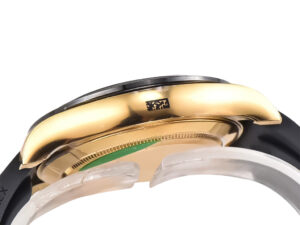 Side profile of the Cosmograph Daytona Yellow Gold Oysterflex with Champagne Dial, showcasing its sleek yellow gold case.
