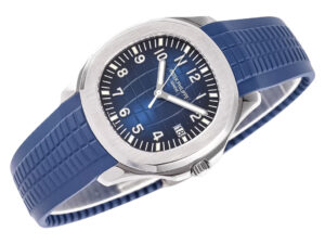 Aquanaut Stainless Steel 'Jumbo' watch with 42mm blue dial, luminous numerals, and a textured blue rubber strap.
