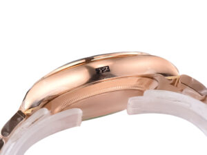 Side view of the Cosmograph Daytona Rose Gold watch case showcasing its polished design and gold tone finish.