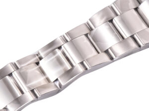 Close-up view of the stainless steel Oyster bracelet, showcasing its polished and brushed finish for the Datejust 41.