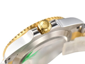 Side view of Submariner Date ‘Two Tone’ watch in yellow gold and stainless steel, showcasing the crown and bezel details.