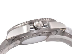 Side view of the GMT-Master II Stainless Steel ‘Sprite’ on Oyster (40mm), highlighting the crown and case details.