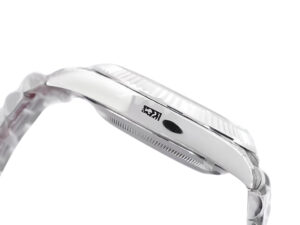 Side view of the Day-Date 40 Platinum ‘President’ watch with a smooth bezel and detailed craftsmanship.