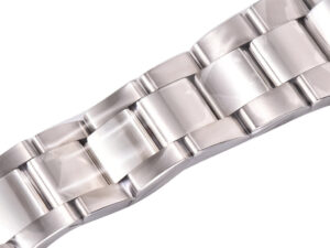 Close-up view of the stainless steel Oyster bracelet, showcasing its polished and brushed finish, for the Datejust 41.