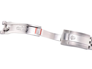 Close-up of the stainless steel clasp mechanism of the Datejust 41 ‘Wimbledon’ on Jubilee bracelet with engraved logo.