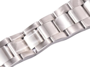 Close-up of the stainless steel Oyster bracelet of the Datejust 41, showcasing polished and brushed metal links.