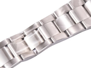 Close-up of the stainless steel Oyster bracelet of the Datejust 41, showcasing its polished and brushed links.