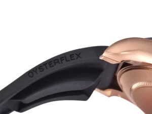 Close-up of the Cosmograph Daytona Rose Gold Oysterflex, showcasing the black Oysterflex strap and part of rose gold casing.