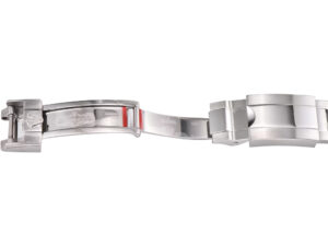 Close-up view of the stainless steel clasp of the Cosmograph Daytona watch, showcasing its polished finish and secure design.