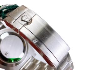 Close-up of the clasp and back case of Submariner Date Stainless Steel with Black Dial (40mm), showcasing craftsmanship.