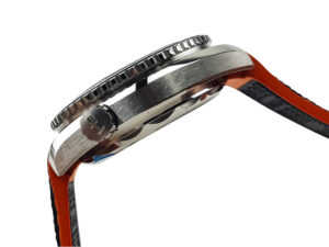 Side profile of the Seamaster Planet Ocean 600 with blue dial, stainless steel case, and orange rubber strap (43.5mm).