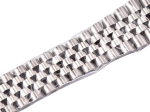 Close-up of the Jubilee bracelet in stainless steel, showcasing its polished and brushed links for the Datejust 41 watch.
