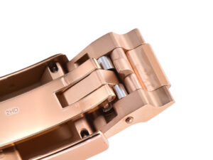 Close-up of the clasp mechanism on the Cosmograph Daytona Rose Gold with Chocolate Dial, showcasing its polished finish.