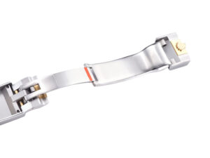 Two-tone yellow gold and steel bracelet clasp for Cosmograph Daytona with visible Rolex logo and secure folding mechanism.