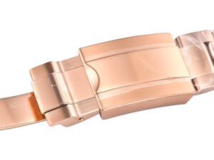 Close-up of the rose gold clasp and bracelet design of the Cosmograph Daytona Rose Gold with Black Dial watch.