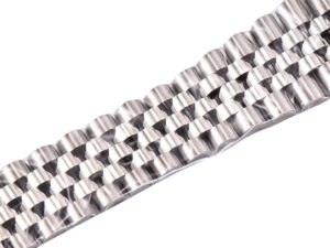 Close-up of the Jubilee bracelet featuring a polished and brushed stainless steel finish for the Datejust 41 'Wimbledon.'